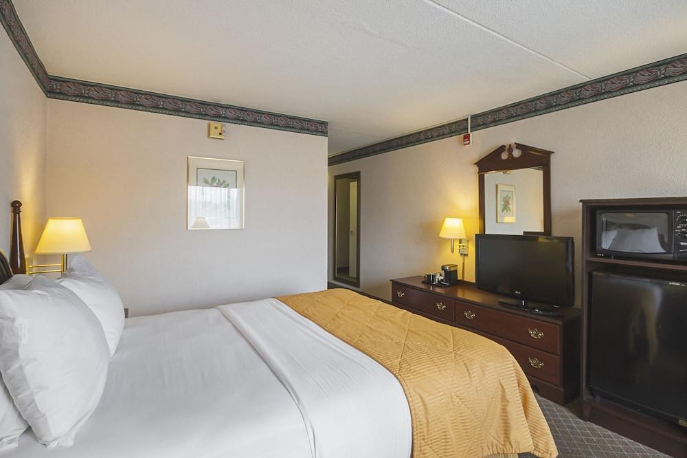 Clarion Inn Fairmont Extérieur photo