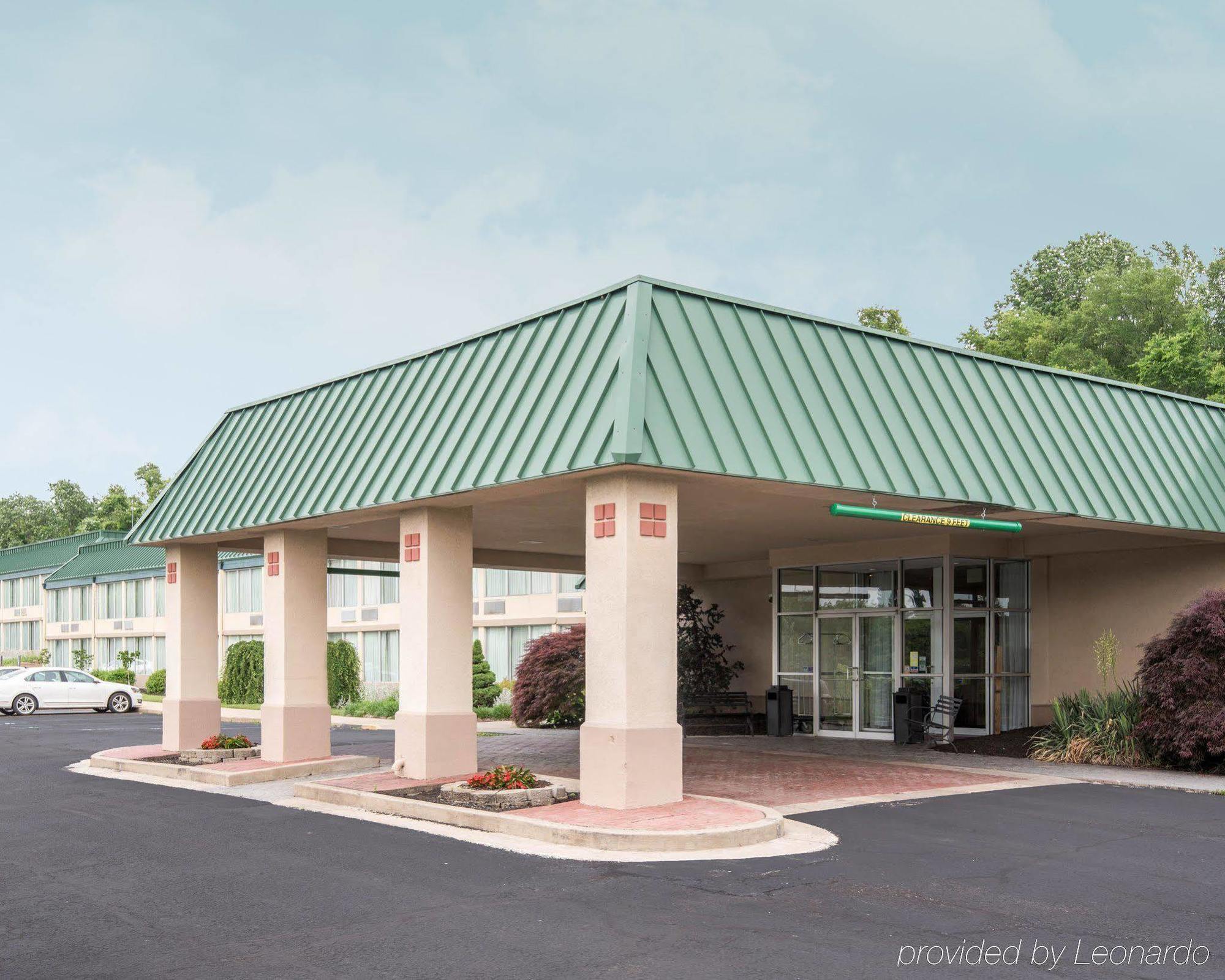 Clarion Inn Fairmont Extérieur photo