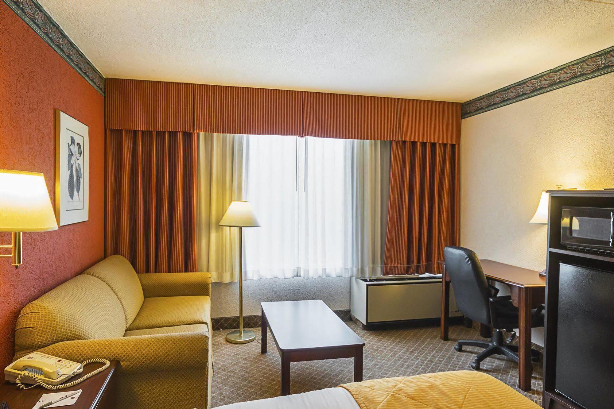 Clarion Inn Fairmont Extérieur photo